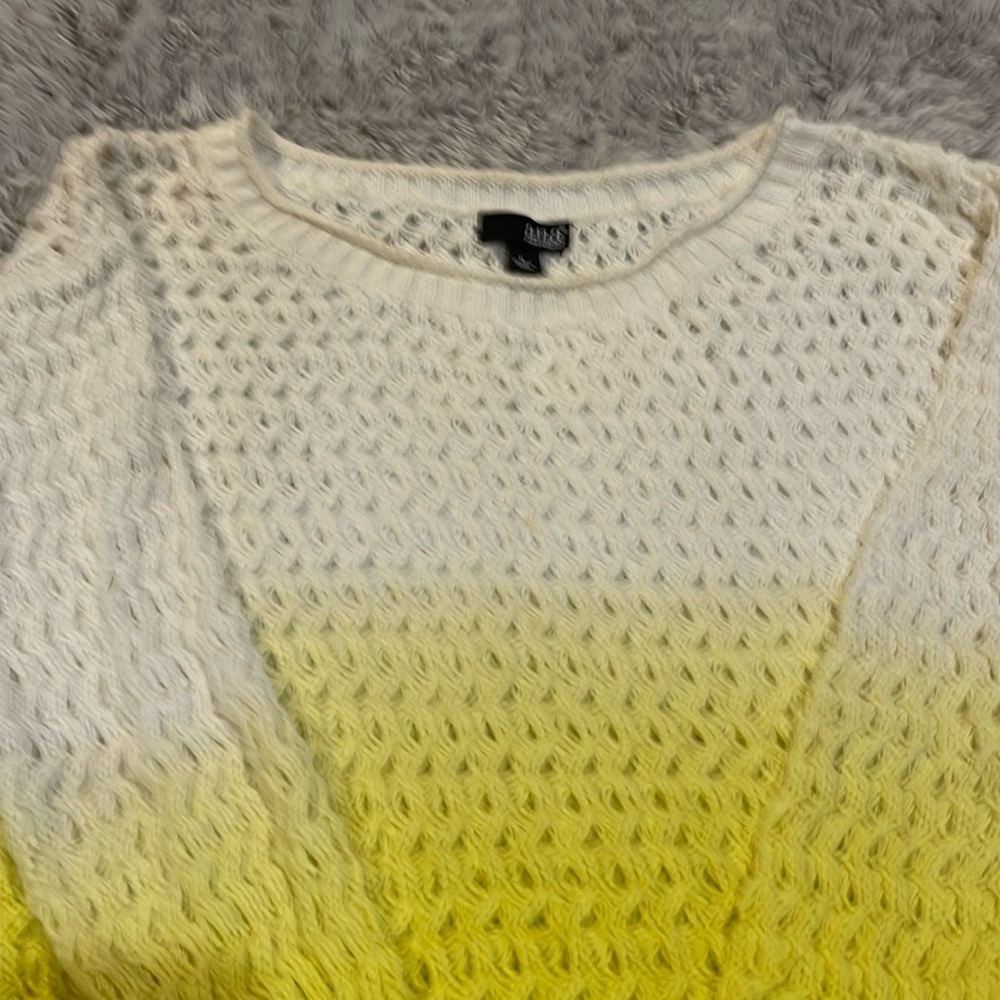 Women’s Ana ombre sweater size medium